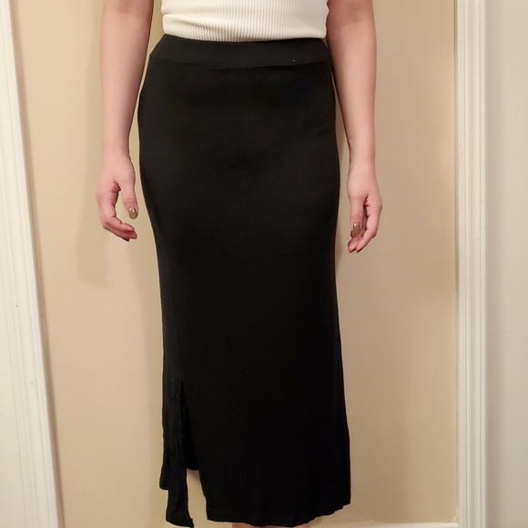 BOGO🔥 MAXI SKIRT WITH SLIT - Picture 2 of 3
